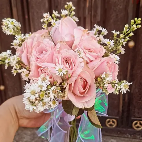Hand bouquet mawar pink